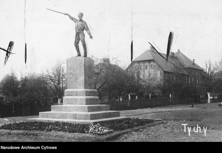 Pomnik Powstańca Śląskiego w Tychach. 1930 r. Fot. NAC