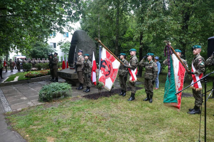 Uroczystość przy pomniku „Żołnierzom Żywiciela”. Warszawa, 31.07.2022. Fot. PAP/T. Gzell