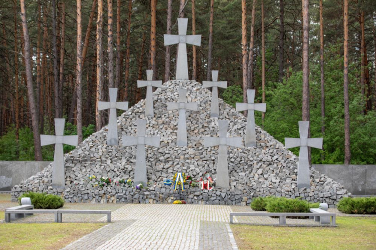 Polski Cmentarz Wojenny w podkijowskiej BykownI. Fot. PAP/O. Ishenko