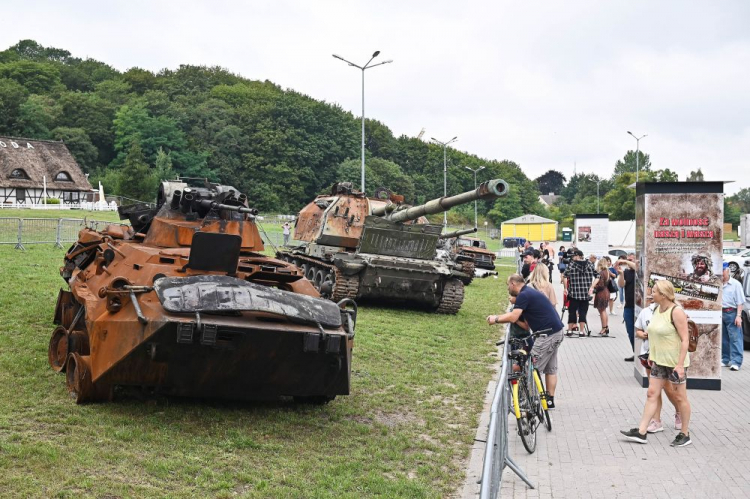 Gdańsk, 23.08.2022. Wystawa zniszczonego w trakcie inwazji na Ukrainę rosyjskiego sprzętu wojskowego. Fot. PAP/M. Gadomski 