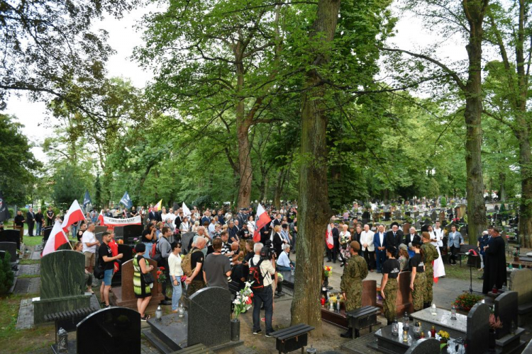 Uroczystości przy grobach Danuty Siedzikówny „Inki” oraz Feliksa Selmanowicza „Zagończyka” na Cmentarzu Garnizonowym. Gdańsk, 28.08.2022. Fot. PAP/A. Warżawa