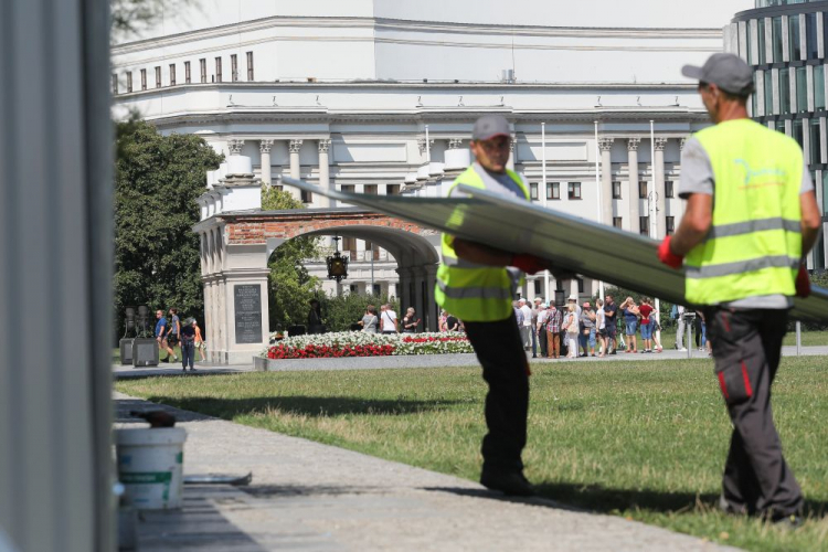 Przygotowania do prac ziemnych związanych z odbudową Pałacu Saskiego. Warszawa, 18.08.2022. Fot. PAP/P. Supernak