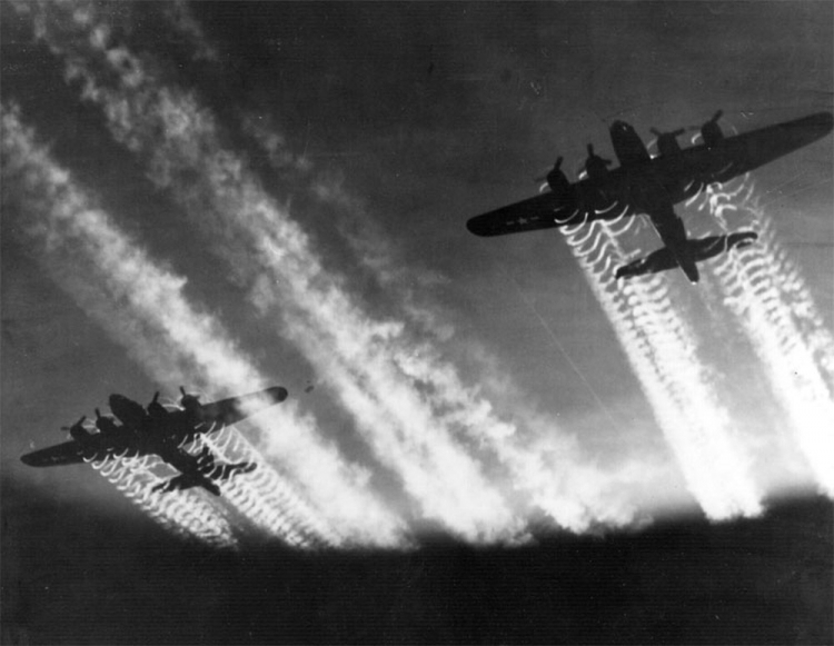 Bombowce B-17. Źródło: Wikimedia Commons