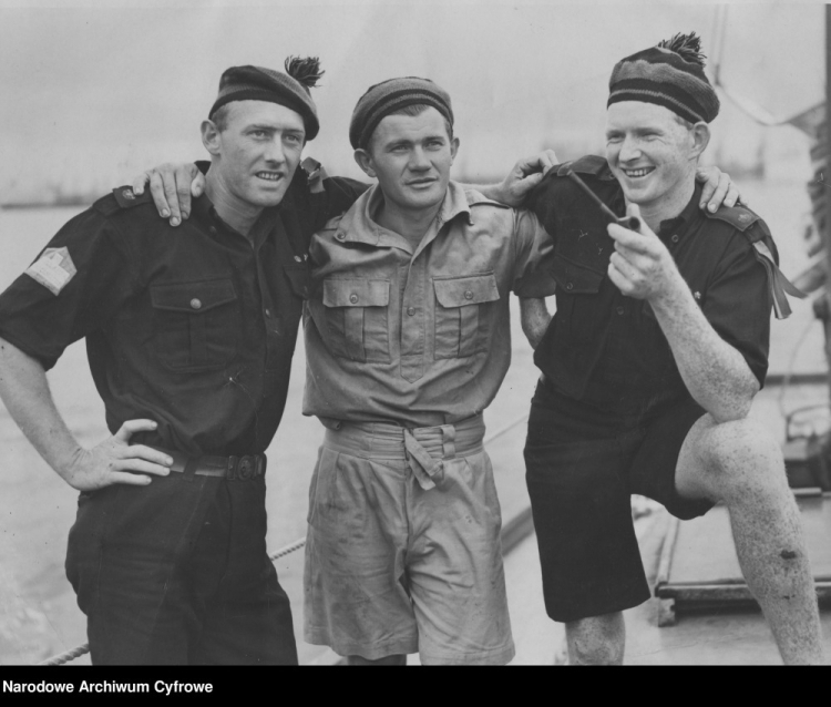 Władysław Wagner (w środku) i jego australijscy przyjaciele.  Southampton, lipiec 1937 r. Fot. NAC