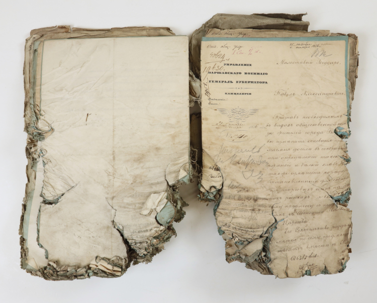Dokumenty z zasobu Archiwum Głównego Akt Dawnych zniszczone podczas działań wojennych. Źródło: Archiwa Państwowe / www.archiwa.gov.pl