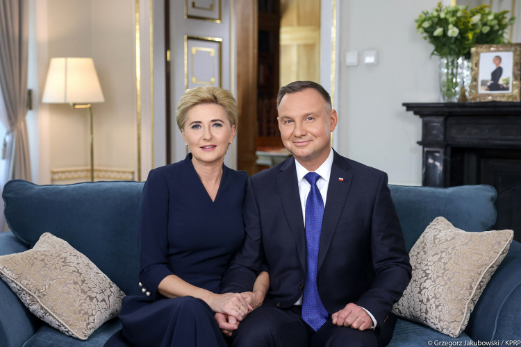 Para prezydencka złożyła nauczycielom życzenia z okazji Dnia Edukacji Narodowej. Źródło: Prezydent.pl