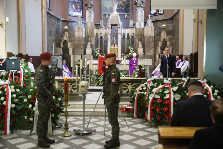 Uroczystość pogrzebowa Mieczysława Gila w kościele Karmelitów Bosych w Krakowie. Fot. PAP/Ł. Gągulski