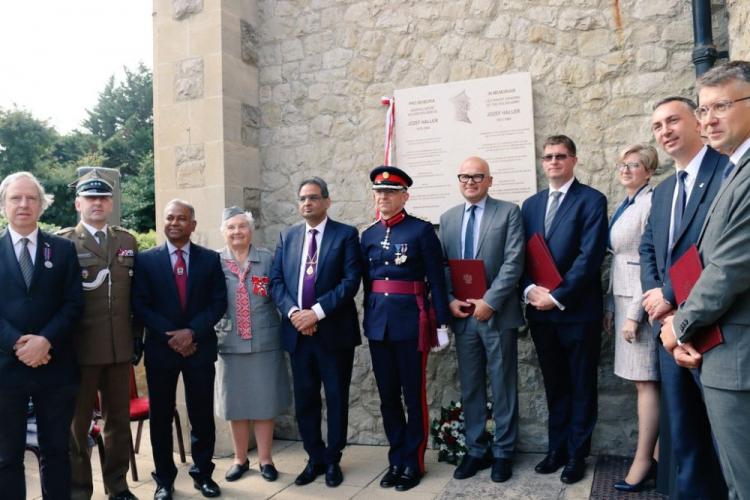 Uroczystość odsłonięcia tablicy upamiętniającej gen. Józefa Hallera w Londynie. Źródło: Ambasada RP w Londynie