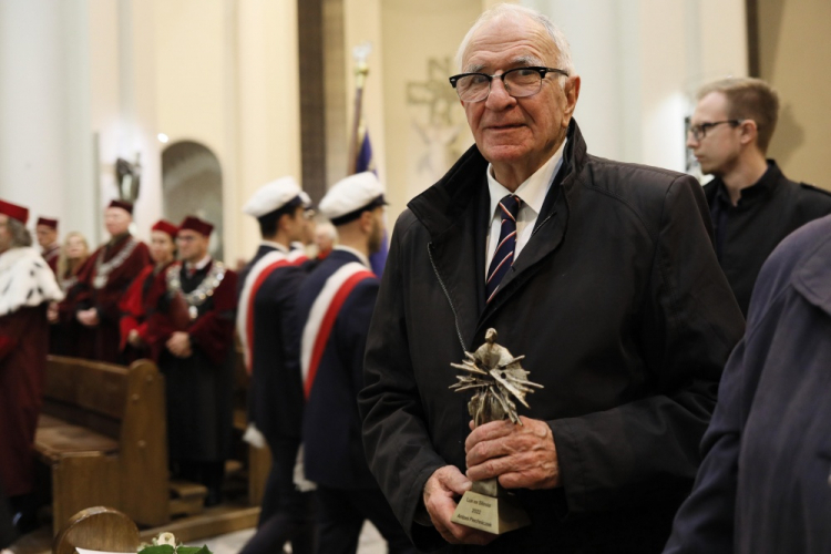 Były trener piłkarskiej reprezentacji Polski Antoni Piechniczek odebrał nagrodę Lux ex Silesia. Fot. PAP/T. Wiktor