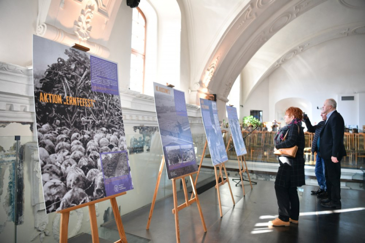 Wystawa IPN "Aktion +Reinhardt+ 1942-1943" w Ośrodku Edukacyjno-Muzealnym "Świętokrzyski Sztetl" w Chmielniku. Fot. PAP/P. Polak