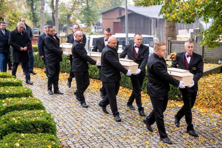 Uroczystości pogrzebowe 13 żołnierzy Wojska Polskiego. Fot. PAP/T. Żmijewski