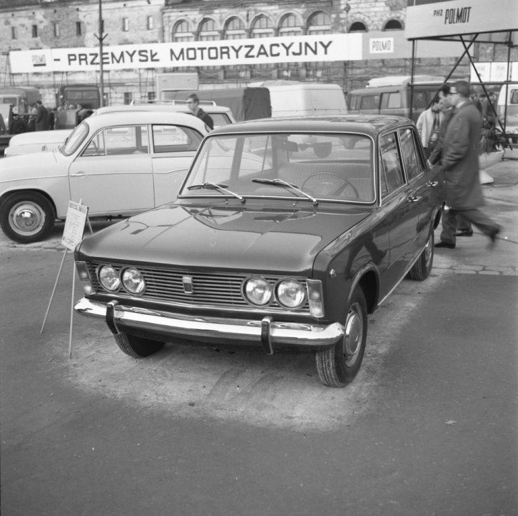 Wrocław 10.1968. Polski Fiat 125p prezentowany na wystawie. Fot. PAP/E. Wołoszczuk 