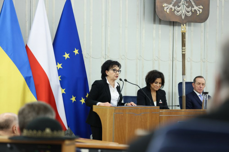 Warszawa, 28.11.2022. Marszałek Sejmu Elżbieta Witek (L), marszałek Senatu Tomasz Grodzki (P) oraz senator Agnieszka Kołacz-Leszczyńska (C) podczas uroczystego 53. posiedzenia Senatu. Fot. PAP/L. Szymański 