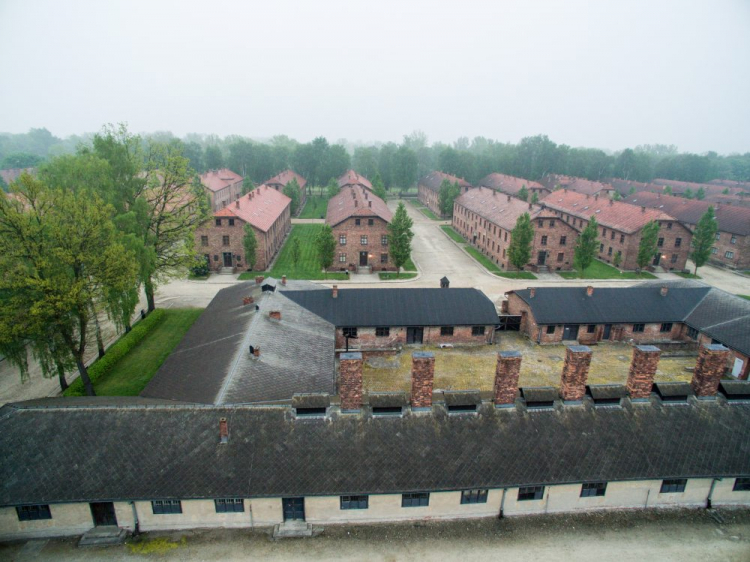 Teren byłego niemieckiego nazistowskiego obozu koncentracyjnego Auschwitz-Birkenau. Fot. PAP/S. Mielnik