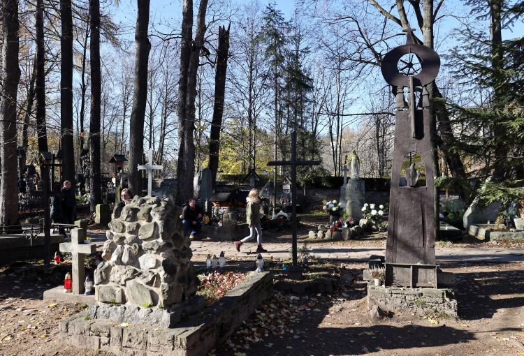 Cmentarz na Pęksowym Brzyzku. Fot. PAP/G. Momot