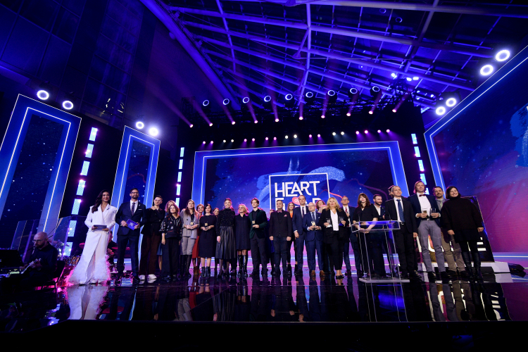 Laureaci podczas uroczystej gali wręczenia nagród II Międzynarodowego Festiwalu Telewizyjnego Heart of Europe. Fot.  PAP/M. Obara