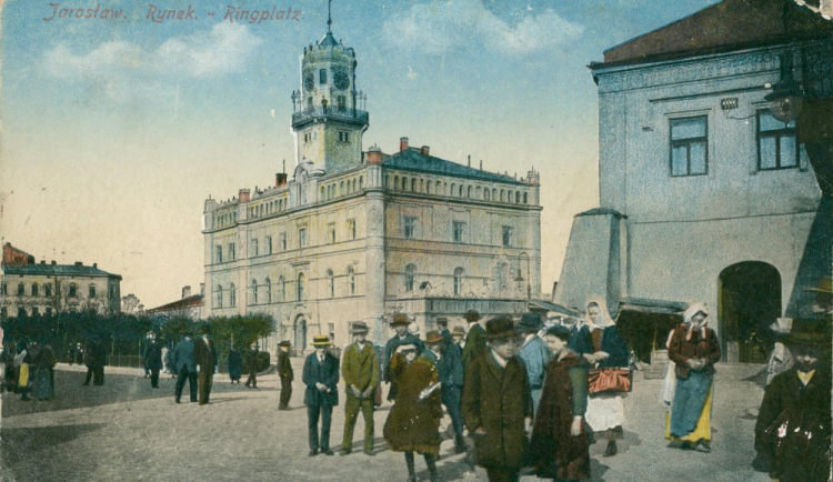 Rynek w Jarosławiu na pocztówce z 1916 r. Źródło: CBN Polona