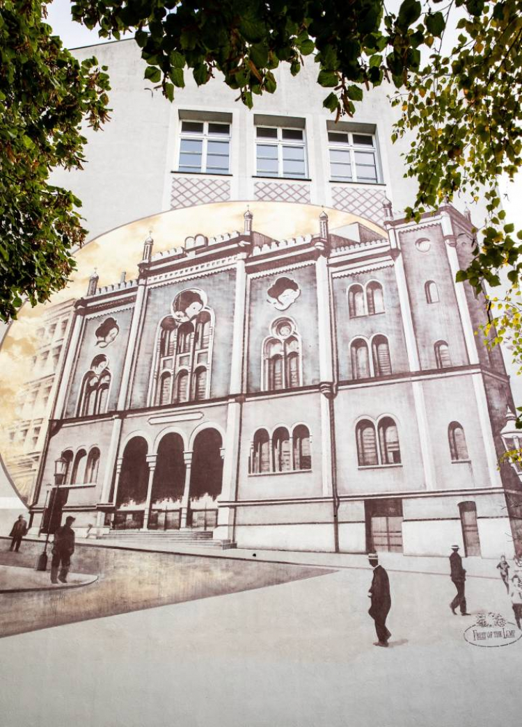 Prezentacja Muralu Pamięci - Synagoga Szczecińska. Fot. PAP/J. Muszyński