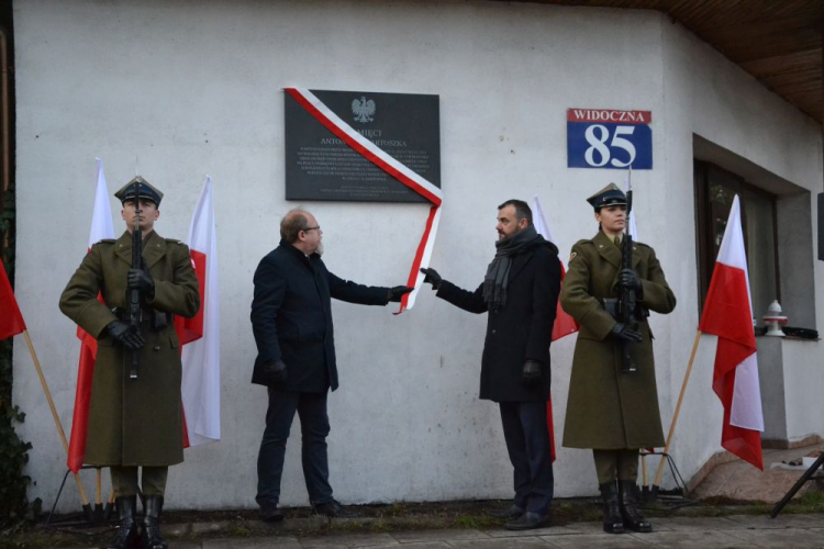 Odsłonięcie tablicy pamiątkowej poświęconej Antoniemu Bartoszkowi