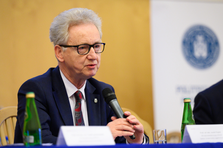 Rektor Uniwersytetu Jagiellońskiego prof. dr hab. Jacek Popiel. Fot. PAP/J. Kaczmarczyk