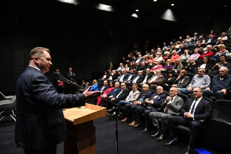 Gdańsk, 04.01.2023. Minister Edukacji i Nauki Przemysław Czarnek na spotkaniu z mieszkańcami Pomorza w sali kinowej Muzeum II Wojny Światowej w Gdańsku. Fot. PAP/A. Warżawa