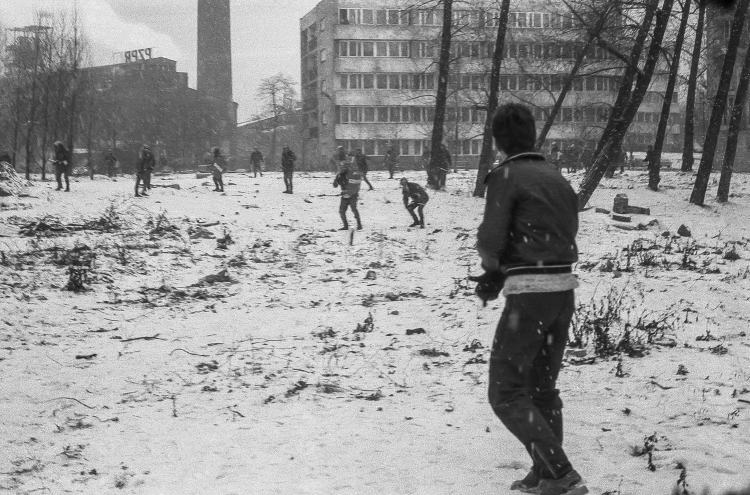 acyfikacja Kopalni Węgla Kamiennego Wujek. Doszło do masakry górników strajkujących (strajk okupacyjny) przeciw ogłoszeniu stanu wojennego. Fot. PAP/M. Janicki