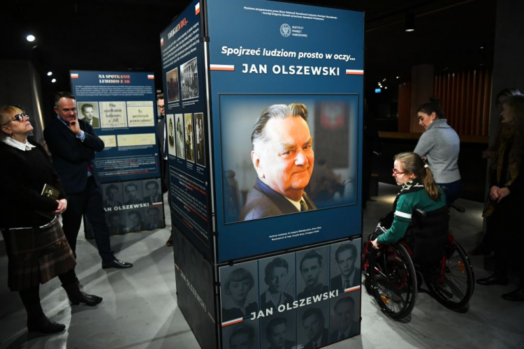 Gdańsk, 07.02.2023. Otwarcie wystawy poświęconej Premierowi Janowi Olszewskiemu „Spojrzeć ludziom prosto w oczy…” w Muzeum II Wojny Światowej w Gdańsku. Fot. PAP/A. Warżawa 