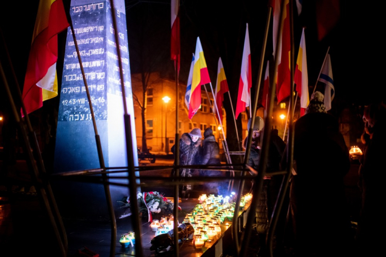 Uroczystości upamiętniające 80. rocznicę początku likwidacji białostockiego getta przy Pomniku Bohaterów Getta w Białymstoku. Fot. PAP/M. Zieliński