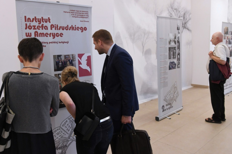 Wystawa "Instytut Piłsudskiego w Ameryce - historia i zbiory polskiej instytucji w Nowym Jorku" w Centrum Edukacyjnym IPN w Warszawie. 2018 r. Fot. PAP/P. Nowak