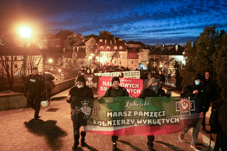 Lublin, 01.03.2022. Uczestnicy marszu pamięci Żołnierzy Wyklętych. Fot. PAP/K. Zienkiewicz