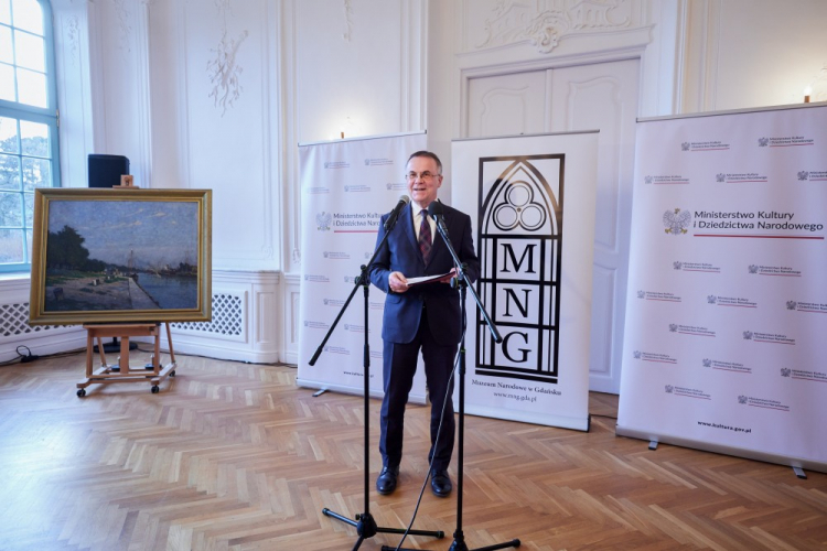 Sekretarz stanu w Ministerstwie Kultury i Dziedzictwa Narodowego Jarosław Sellin podczas konferencji prasowej w Pałacu Opatów, Oddziale Sztuki Nowoczesnej Muzeum Narodowego. Gdańsk, 02.02.2023. Fot. PAP/J. Dzban