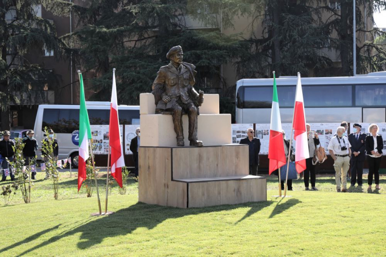 Pomnik Generała Władysława Andersa w Imoli. 2021 r. Fot. PAP/A. Zawada