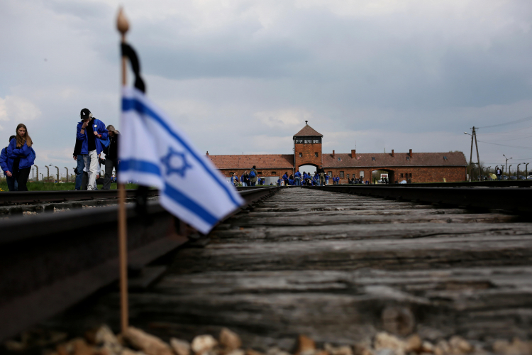 Teren byłego niemieckiego obozu koncentracyjnego Auschwitz w Oświęcimiu. Fot. PAP/Z. Meissner 