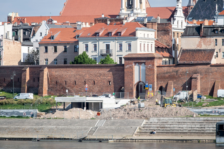 Toruń, 13.05.2022. Przebudowa Bulwaru Filadelfijskiego w Toruniu. Fot. PAP/T. Żmijewski