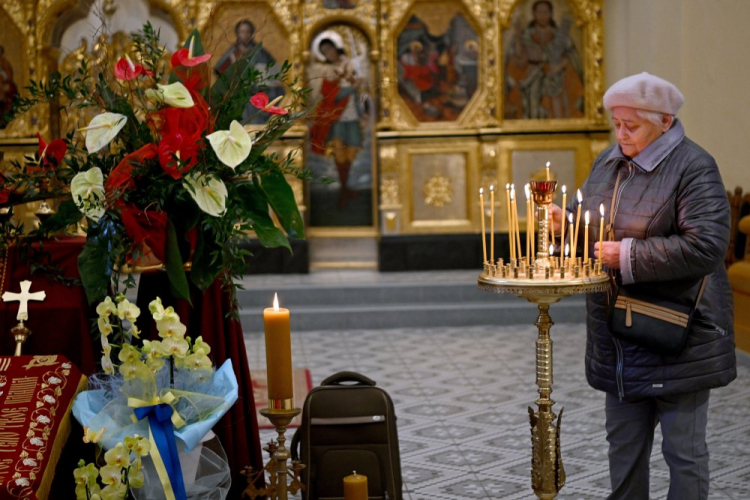 Poranna liturgia Niedzieli Zmartwychwstania Pańskiego w greckokatolickim soborze archikatedralnym. Przemyśl, 24.04.2022. Fot. PAP/D. Delmanowicz