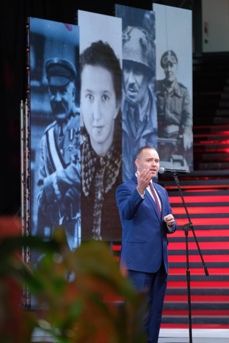 Prezes Instytutu Pamięci Narodowej Karol Nawrocki przemawia na Kongresie Pamięci Narodowej. Warszawa, 13.04.2023. Fot. PAP/M. Marek