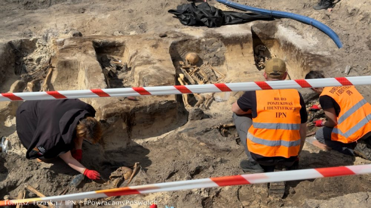 Rembertów: Prace na terenie jednostki wojskowej. Źródło: IPN