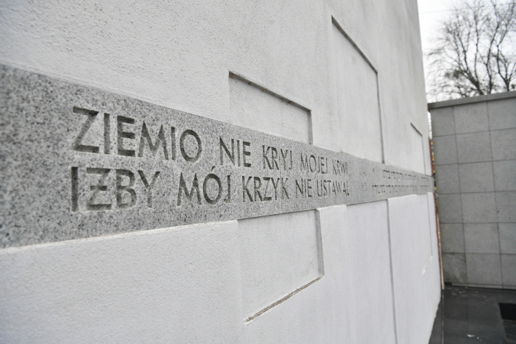 Pomnik Umschlagplatz w Warszawie. Tablice pamięci Muzeum Getta Warszawskiego, odsłonięto przy ulicy Niskiej i ulicy Stawki, związane są z zagładą ludności żydowskiej z getta warszawskiego. Fot. PAP/A. Lange