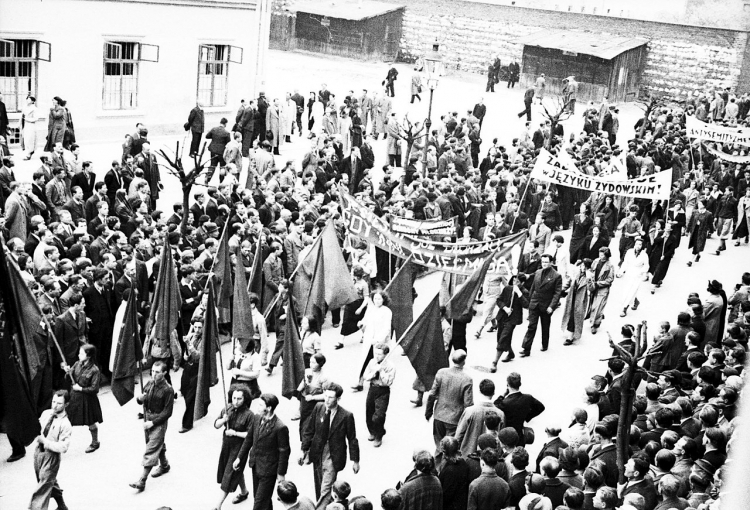 Pochód pierwszomajowy w Krakowie, 1936. Źródło: pl.wikipedia.org