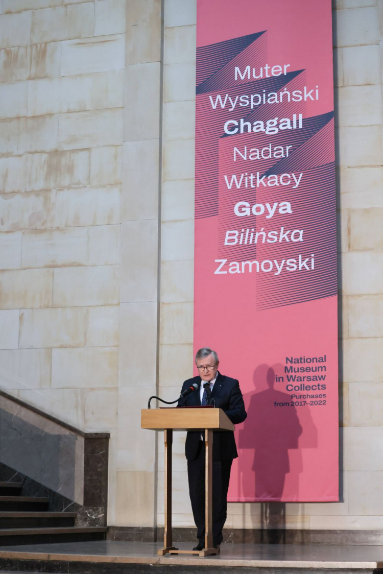 Warszawa, 10.05.2023. Wicepremier, minister kultury i dziedzictwa narodowego Piotr Gliński na otwarciu w Muzeum Narodowym w Warszawie nowej wystawy czasowej „MNW kolekcjonuje. Zakupy z lat 2017–2022”. Fot. PAP/L. Szymański 