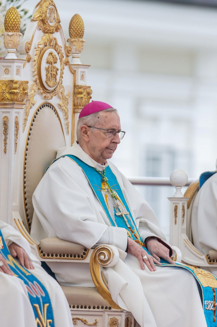 Częstochowa, 03.05.2023. Przewodniczący Konferencji Episkopatu Polski abp Stanisław Gądecki podczas mszy świętej, sprawowanej w ramach uroczystości Najświętszej Maryi Panny Królowej Polski na Jasnej Górze w Częstochowie. Fot. PAP/Z. Meissner