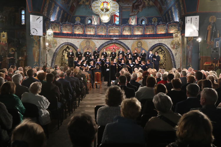 Koncert ryskiego chóru „Accolada” inaugurujący 42. Międzynarodowy Festiwal Hajnowskie Dni Muzyki Cerkiewnej w Soborze św. Trójcy w Hajnówce. Fot. PAP/A. Reszko