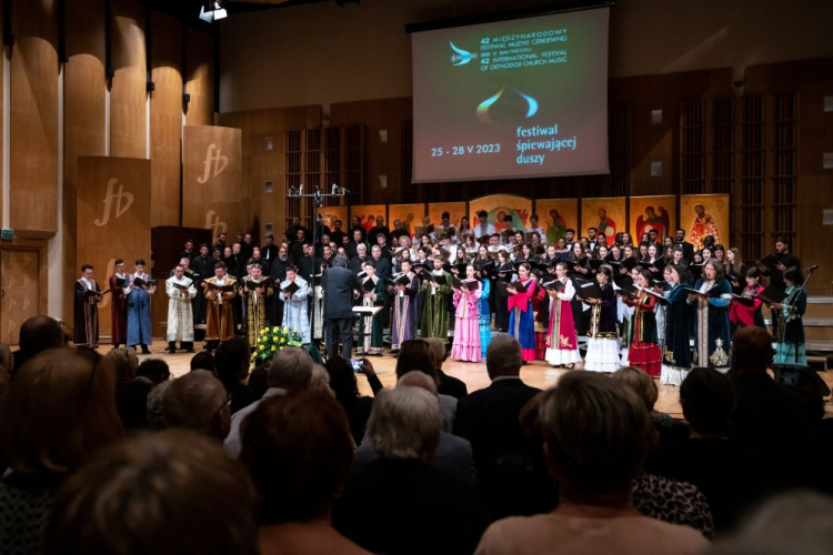 Koncert galowy na zakończenie 42. Międzynarodowego Festiwalu Muzyki Cerkiewnej „Hajnówka" w Białymstoku. Fot. PAP/M. Zieliński