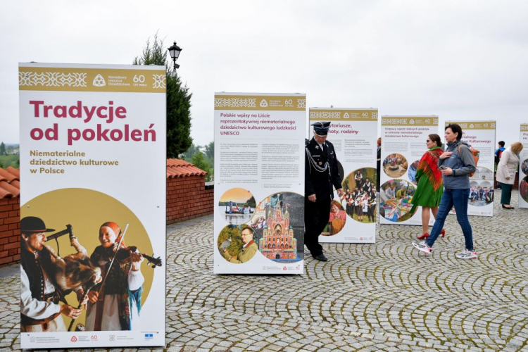 Otwarcie wystawy „Tradycje od pokoleń. Niematerialne dziedzictwo kulturowe w Polsce” w Muzeum Zamkowym w Sandomierzu. Fot. PAP/P. Polak