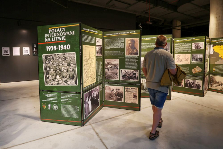 Gdańsk, 21.06.2023. Otwarcie wystawy „Polacy internowani na Litwie 1939–1940” w Muzeum II Wojny Światowej. Fot. PAP/P. Matusewicz