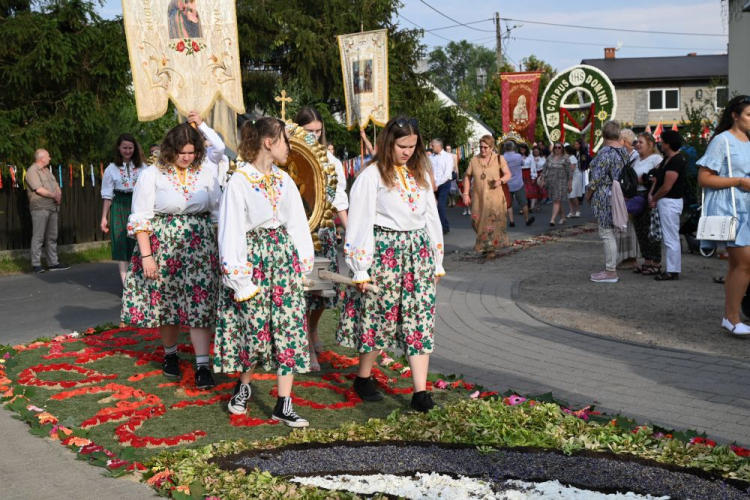 Procesja Bożego Ciała w Spycimierzu. Fot. PAP/G. Michałowski