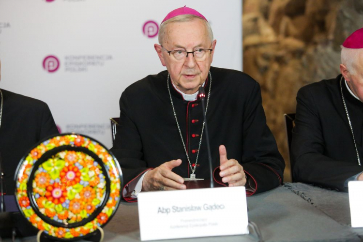 Lidzbark Warmiński, 14.06.2023. Przewodniczący Konferencji Episkopatu Polski abp Stanisław Gądecki podczas konferencji prasowej po zakończeniu obrad 395. Zebrania Plenarnego Konferencji Episkopatu Polski. Fot. PAP/T. Waszczuk