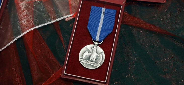 Medal Stulecia Odzyskanej Niepodległości. Fot. PAP/A. Reszko