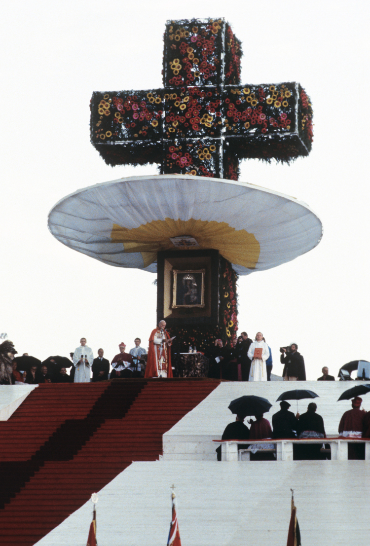 Wizyta Jana Pawła II na lotnisku Muchowiec w 1983 r. Fot. PAP/J. Morek
