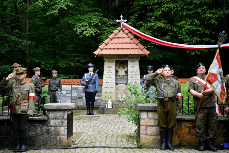 Uroczystość 80. rocznicy powstania Zgrupowań Partyzanckich AK "Ponury" na Wykusie. Fot. PAP/P. Polak